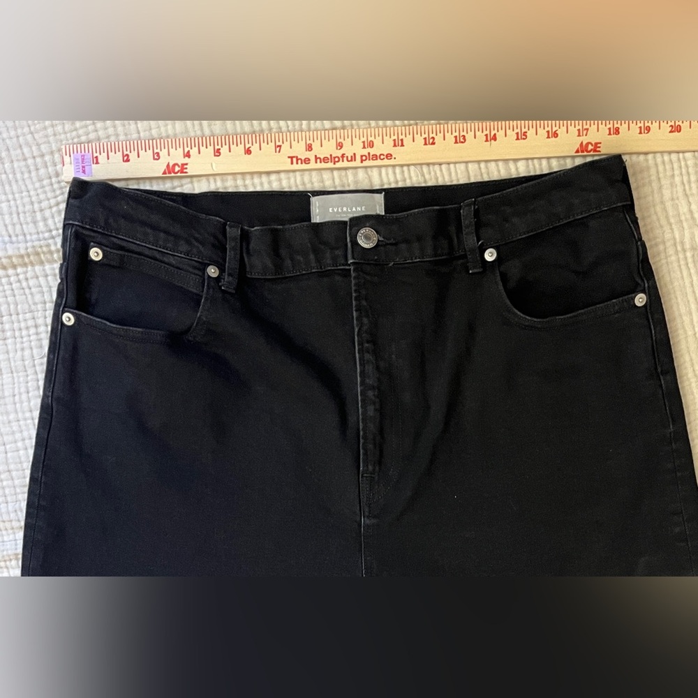 Women’s Black High-Rise Slim Straight Jeans - Picture 8 of 9